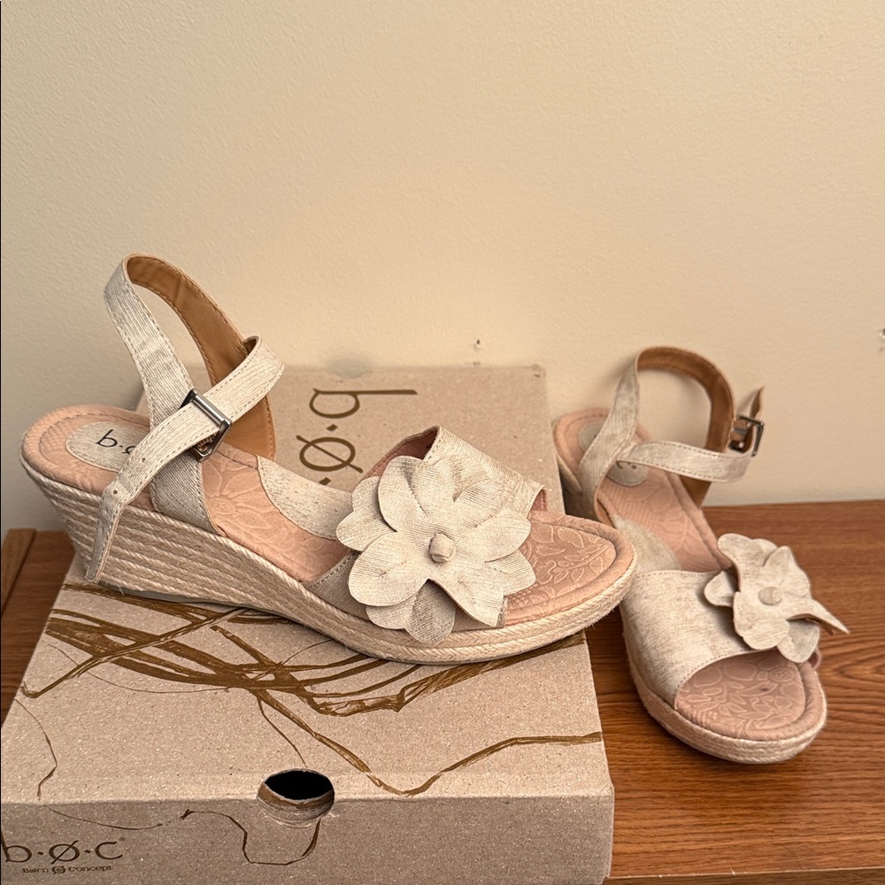 Women's Adorable Cream Floral Espadrille Wedge Sandals size 10 NWT